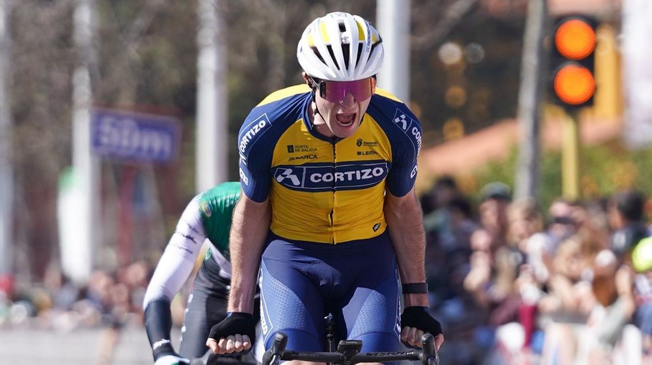 Luke Valenti, ciclista del Padronés Cortizo: «El triunfo no habría sido posible sin la ayuda de mis compañeros»