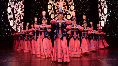 Grupo folklrico kazajo que actu en agosto de 2024 en la Mostra Folklrica Internacional de Viveiro
