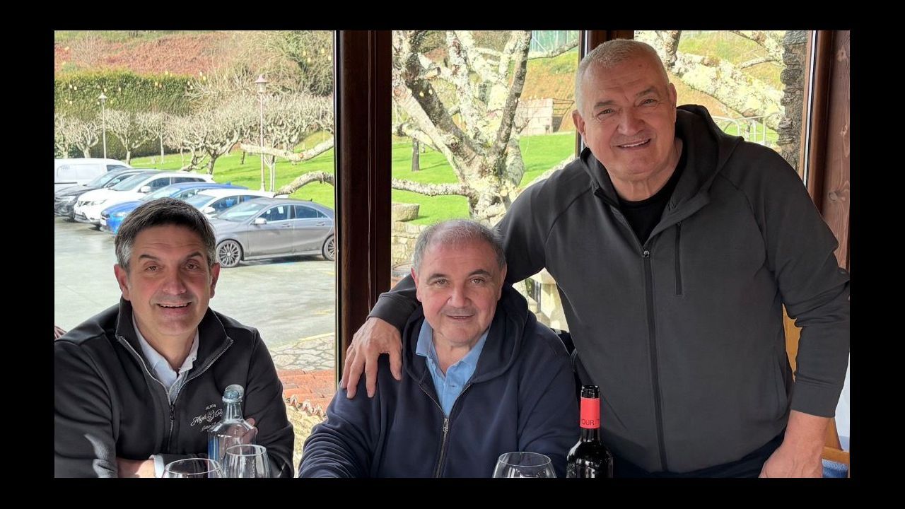 Zoran Maric disfruta de la buena comida en Compostela
