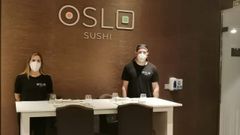 Sol Thea y Mart�n Magdalena, encargada de sala y jefe de cocina respectivamente, en el Oslo Sushi