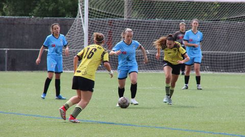 Imaxe do partido de liga entre a EFM Concello de Boiro e o Orzán.