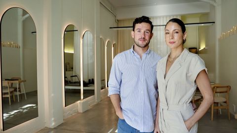 Alba Trilo con su marido Vctor Quintero en su estudio de pilates y nutricin