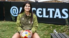 La jugadora de As Celtas Sara Deb�n, en las instalaciones deportivas de A Madroa.