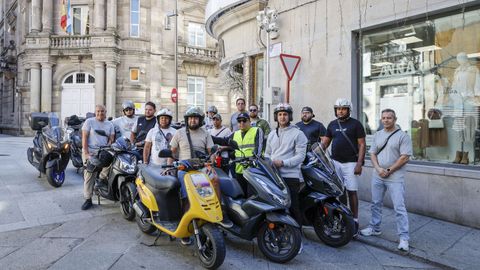 La activación de las cámaras preocupa a los repartidores ourensanos, que solo podrán entrar en el casco viejo en horario de carga y descarga. «Hasta ahora, los policías locales no nos decían nada porque veían que estábamos trabajando, pero con las cámaras no podemos escapar de la multa», dice uno de ellos. Juan José Martín, representante de los trabajadores de Glovo, pide un permiso especial para ellos para que puedan seguir realizando su tarea con normalidad.