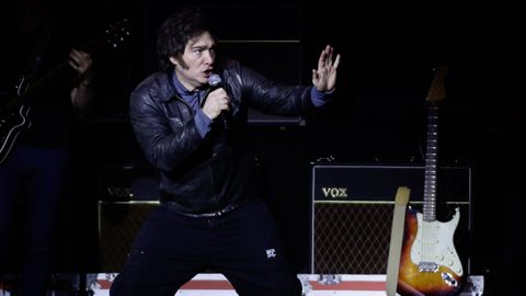 Un exaltado Milei convierte la presentaci�n de su libro en un concierto de campa�a