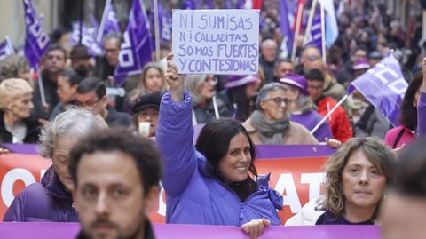 Las im�genes de la marea violeta en Ferrol por el 8M