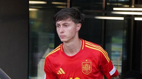 El arousano Óscar Marcos, durante el debut de la selección sub-19 en el Europeo contra Dinamarca