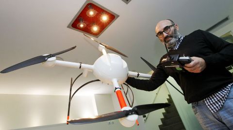 Marcos L�pez es el gerente de Cartogalicia, que cuenta con cinco drones