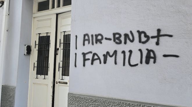 La vivienda vandalizada en la avenida Puerta de Aires