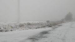 La nieve y la niebla complican el paso por la carretera AC-101, de As Pontes a Ortigueira