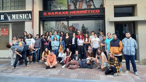 Alumnos y alumnas de la Escola Profesional de Banda Deseada e Ilustracin O Garaxe Hermtico.