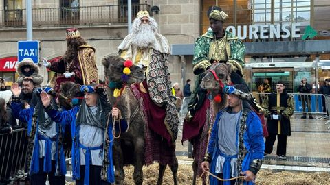 Los Reyes Magos a su llegada a la estacin de tren de Ourense, el ao pasado