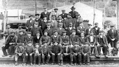 La primera plantilla de ferroviarios gallegos que hicieron funcionar la l�nea