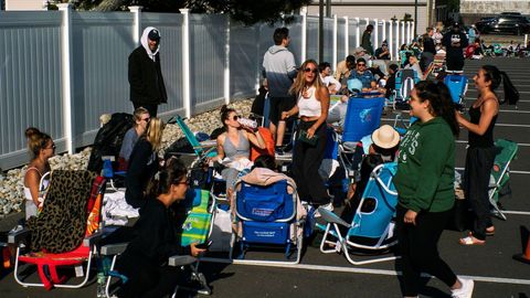 En Long Beach, Nueva Jersey, se crearon colas para ir a la playa en el primer da tras el levantamiento de las restricciones