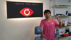 Mateo Rubio dirige una empresa de pr�tesis oculares en Ourense