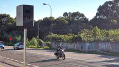 En la avenida de Europa el Concello ha puesto un radar elevado enfrente de donde ya haba uno