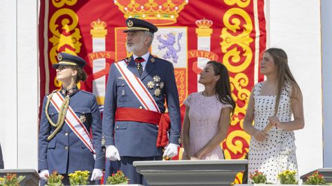 El rey Felipe VI, junto a a la princesa Leonor, la reina Letizia y la infanta Sof�a