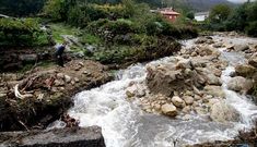 Las crecidas del r�o Broi arrastraron piedras y lodo y provocaron destrozos en fincas y viviendas.