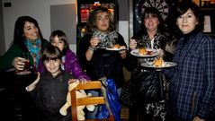 Participantes de la ruta das tapas en el restaurante A Lareira.