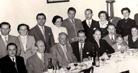 Imagen de emigrantes de Viveiro en Buenos Aires en los aos 60. 