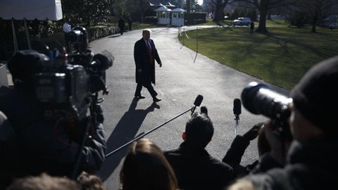 El presidente de EE. UU., Donald Trump, a punto de atender a la prensa en la Casa Blanca