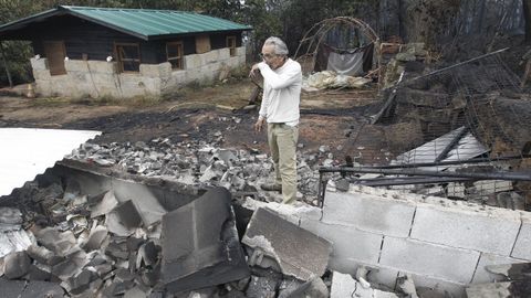 Cobertizo quemado por el fuego en Vincios