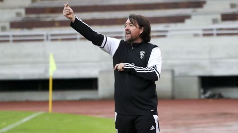 Secho Mart�nez, en el partido que el Compos disput� en San L�zaro ante el filial del Lugo.