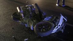 As� qued� la moto que conduc�a Roberto Blanco tras colisionar contra un turismo