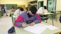 Los estudiantes empezaron los ex�menes este martes a primera hora en dos aulas del IES Vilar Ponte de Viveiro, donde tiene su sede una comisi�n delegada de la CIUG