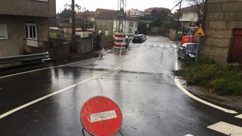 Bolsas de agua y ramas cadas dificultan el trnsito en varias carreteras de Marn

