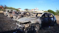Arden cinco coches en Queiruga, Porto do Son