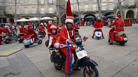 Papá Noel se subió a una Vespa este sábado en Ourense