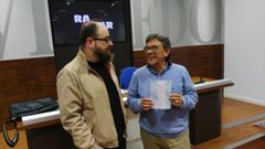 Pablo de Mar�a, director t�cnico de Radar (izquierda), junto a el concejal de cultura Roberto S�nchez Ramos