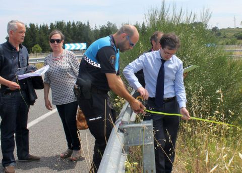 <span lang= es-es >Deslindes unilaterales</span>. Ambos ayuntamientos deslindaron por su cuenta los l�mites municipales  en el pol�gono. En la foto, de junio del pasado a�o, los representantes de Monforte. 