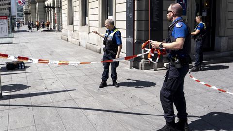 Agentes de polic�a en la zona del ataque este jueves 