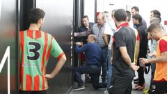 A martillazos con el vestuario del �rbitro en el Laracha - Negreira