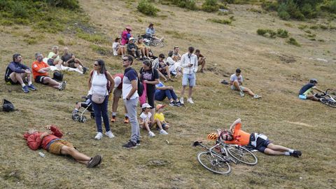 Pblico en la meta de la Estacin de Montaa de Manzaneda.