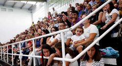 Las gradas se abarrotaron para ver el Festival de Ver�n de Poio.