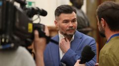 Gabriel Rufi�n atiende una rueda de prensa tras un pleno en el Congreso.