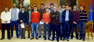 Residentes del colegio mayor La Estila visitaron el Parlamento de Galicia para conocer su funcionamiento.