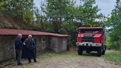 El cami�n municipal de Catoira reparti� el viernes agua a los vecinos de Coaxe