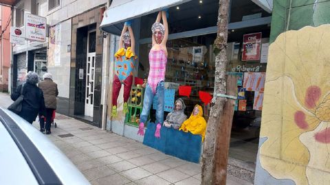 Comadres alusivas a las borrascas en la calle Roberto Baamonde de Monforte