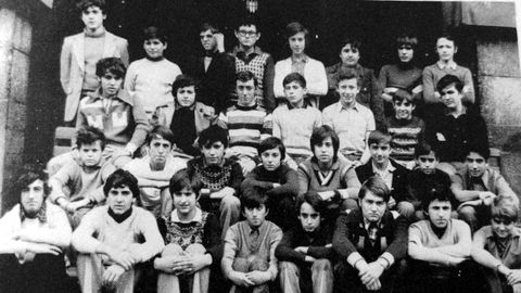 Aurelio Martín, con 13 años, con sus compañeros de la Fundación Revillagigedo