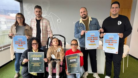  La concejala de Cultura, Mar�a Outeiral, present� los actos de Navidad junto a The Cuncas, C�ritas, y Daniela con su madre.
