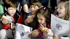 Segundo d�a de protesta en el colegio de Carril por los turnos de comedor