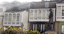 El boquete del tejado del inmueble es cada vez m�s grande. 