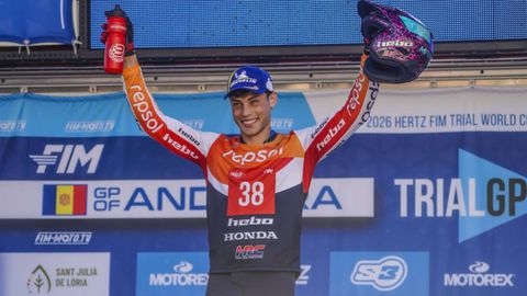 El piloto de O Rosal Gabriel Marcelli, en el podio del Gran Premio de Andorra del Mundial.