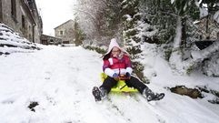 La nieve regresa a la monta�a de Lugo