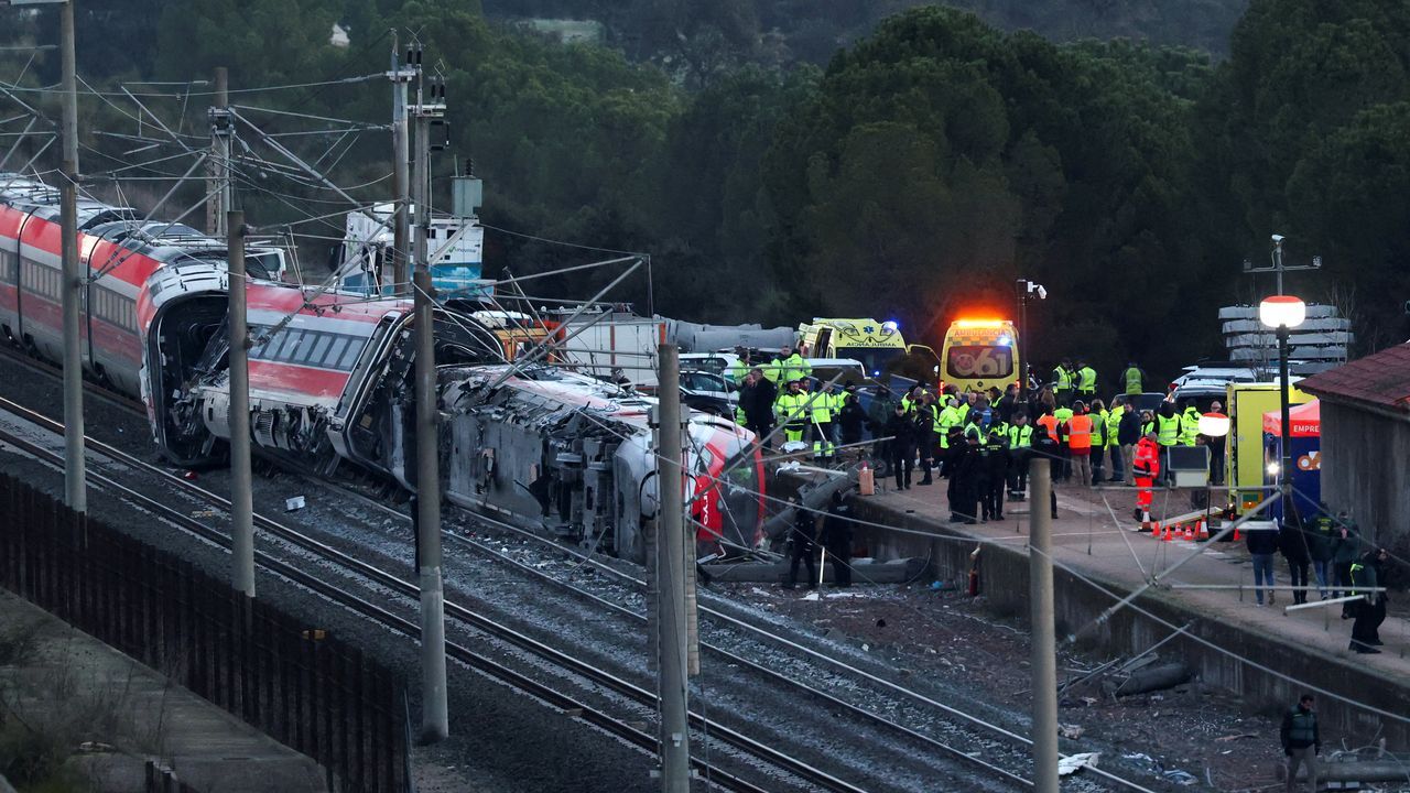 En directo: al menos 40 muertos tras colisionar dos trenes de alta velocidad en Adamuz, en Córdoba
