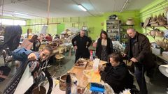 Abeij�n comparti� impresiones con usuarios y personal del centro.